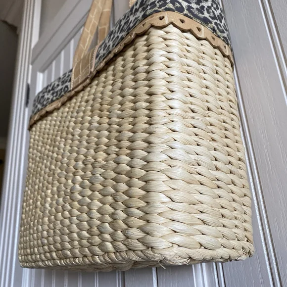 XOXO Straw Bag W/Leather Accent Heart Cutout Classic Trendy Travel BeachFun 12” - Picture 9 of 14